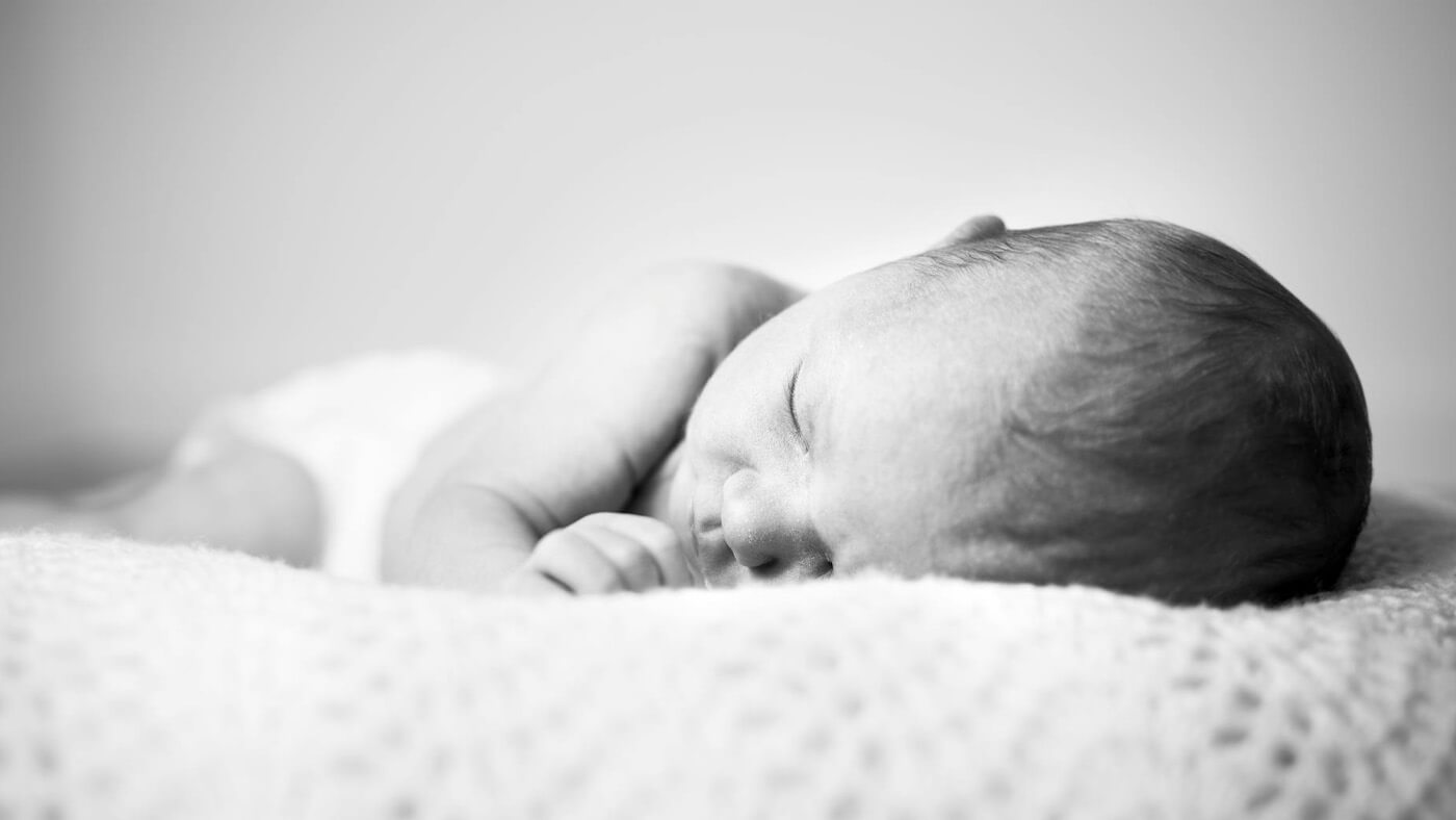 side-sleeping-for-newborns-is-it-safe-breastfeeding-perspectives